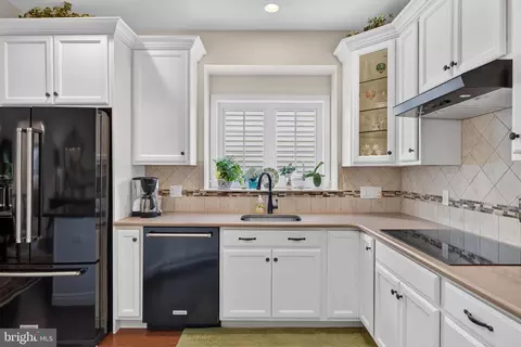 Kitchen - 430 Valor Dr, Lititz, PA 17543 photo 3 of 5