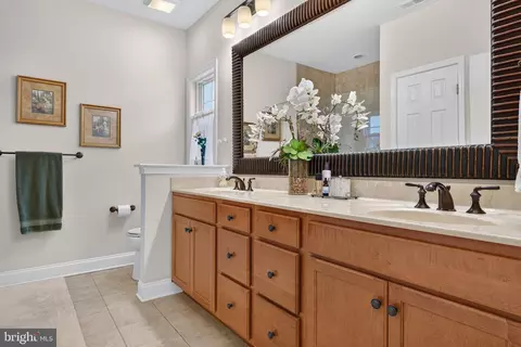 Bath - 430 Valor Dr, Lititz, PA 17543 photo 1 of 2