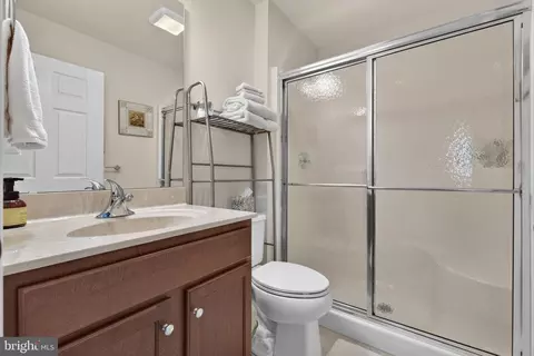 Bath - 430 Valor Dr, Lititz, PA 17543 photo 2 of 2