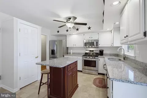 Kitchen - 103 Owl Hill Rd, Lititz, PA 17543 photo 2 of 3