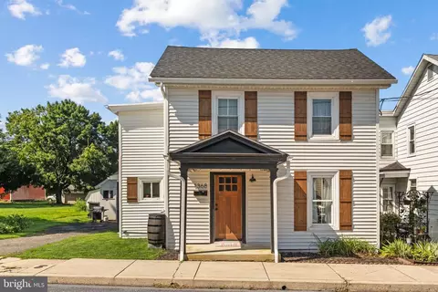 1368 Apple St, Ephrata, PA 17522