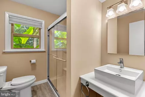 Bath - 1108 Devonshire Rd, Lancaster, PA 17601 photo 1 of 4