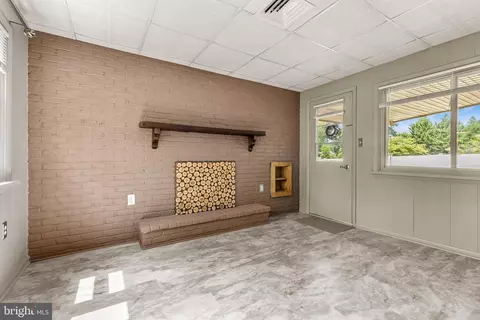 Living - 1108 Devonshire Rd, Lancaster, PA 17601 photo 4 of 6