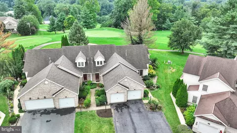 928 Rivergate Ct, Millersville, PA 17551
