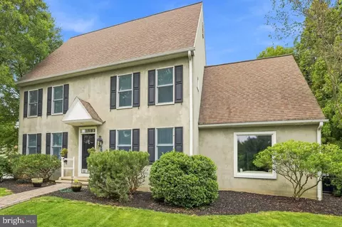 744 Goose Neck Dr, Lititz, PA 17543