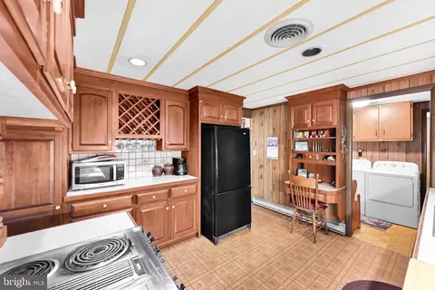 Kitchen - 233 Acorn Ln, Lititz, PA 17543 photo 4 of 4