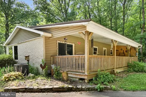 Exterior - 233 Acorn Ln, Lititz, PA 17543 photo 18 of 21