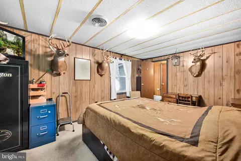 Bedroom - 233 Acorn Ln, Lititz, PA 17543 photo 2 of 4