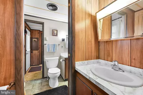 Bath - 233 Acorn Ln, Lititz, PA 17543 photo 1 of 3