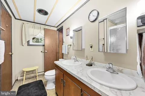 Bath - 233 Acorn Ln, Lititz, PA 17543 photo 2 of 3