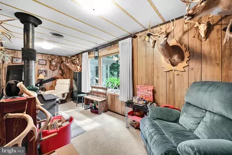 Living - 233 Acorn Ln, Lititz, PA 17543 photo 1 of 3
