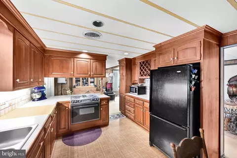 Kitchen - 233 Acorn Ln, Lititz, PA 17543 photo 1 of 4
