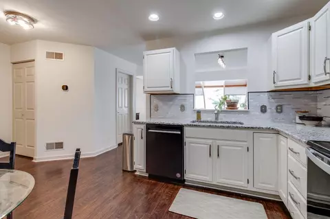 Kitchen - 127 Pepperton Ct, Lititz, PA 17543 photo 3 of 5