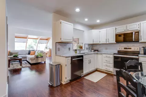 Kitchen - 127 Pepperton Ct, Lititz, PA 17543 photo 2 of 5
