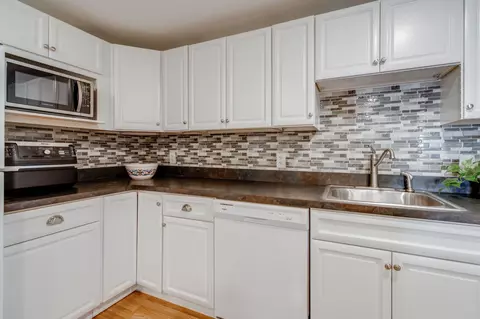 Kitchen - 127 Pepperton Ct, Lititz, PA 17543 photo 5 of 5
