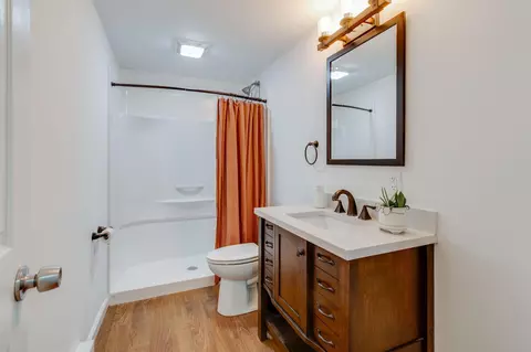 Bath - 127 Pepperton Ct, Lititz, PA 17543 photo 2 of 2