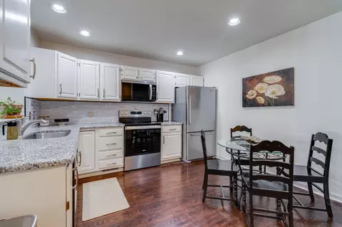 Kitchen - 127 Pepperton Ct, Lititz, PA 17543 photo 1 of 5
