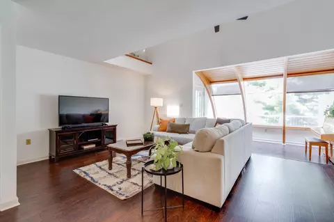 Living - 127 Pepperton Ct, Lititz, PA 17543 photo 1 of 4
