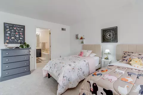 Bedroom - 127 Pepperton Ct, Lititz, PA 17543 photo 2 of 8