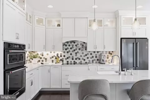 Kitchen - 5 Alexa Dr, Lititz, PA 17543 photo 2 of 8