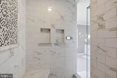 Bath - 5 Alexa Dr, Lititz, PA 17543 photo 8 of 10