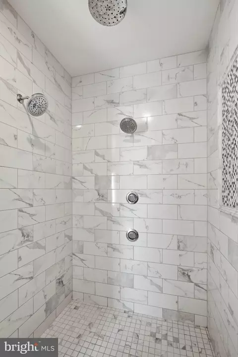 Bath - 5 Alexa Dr, Lititz, PA 17543 photo 7 of 10
