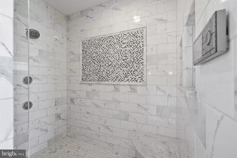 Bath - 5 Alexa Dr, Lititz, PA 17543 photo 6 of 10