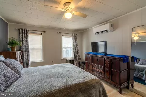 Bedroom - 375 E Main St, Lititz, PA 17543 photo 2 of 9