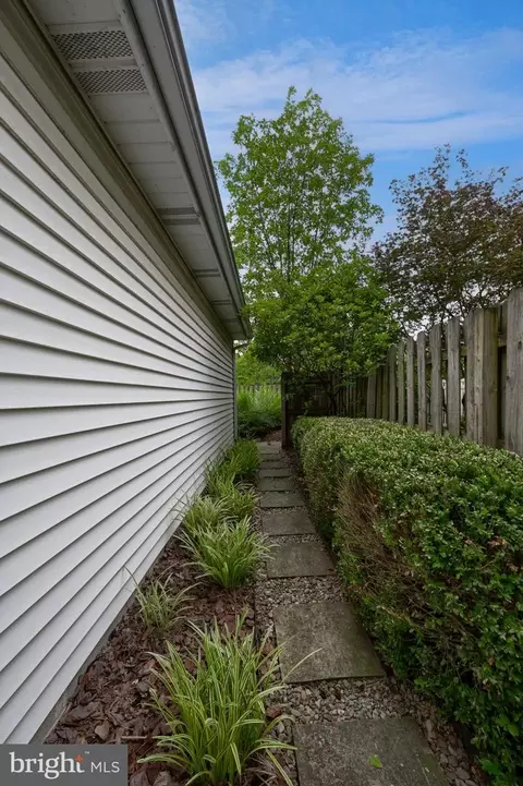 Exterior - 26 W Lemon St, Lititz, PA 17543 photo 8 of 10