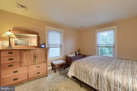 Bedroom - 26 W Lemon St, Lititz, PA 17543 photo 2 of 2
