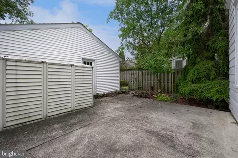 Exterior - 26 W Lemon St, Lititz, PA 17543 photo 6 of 10