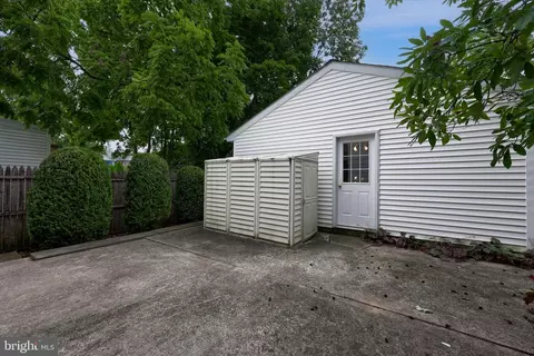 Exterior - 26 W Lemon St, Lititz, PA 17543 photo 5 of 10