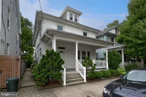 Exterior - 26 W Lemon St, Lititz, PA 17543 photo 2 of 10