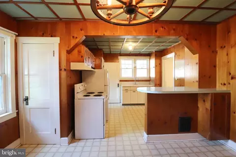 Kitchen - 634 E 28th Division Hwy, Lititz, PA 17543 photo 1 of 4