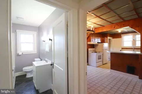 Entry Way - 634 E 28th Division Hwy, Lititz, PA 17543 photo 2 of 2