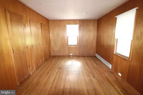 Bedroom - 634 E 28th Division Hwy, Lititz, PA 17543 photo 4 of 4