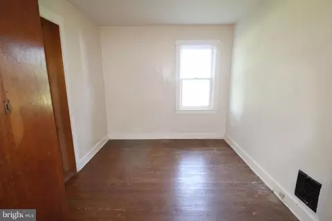 Bedroom - 634 E 28th Division Hwy, Lititz, PA 17543 photo 1 of 4