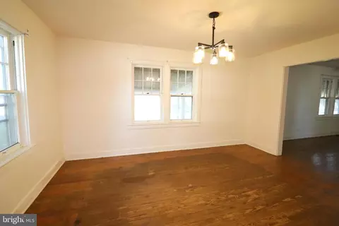 Living - 634 E 28th Division Hwy, Lititz, PA 17543 photo 3 of 3