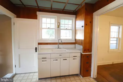 Entry Way - 634 E 28th Division Hwy, Lititz, PA 17543 photo 1 of 2