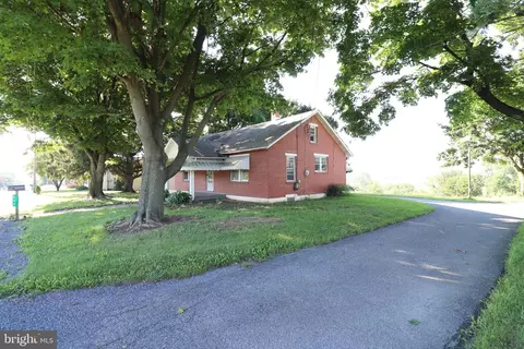 Exterior - 634 E 28th Division Hwy, Lititz, PA 17543 photo 1 of 5