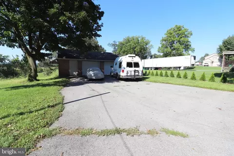 Exterior - 634 E 28th Division Hwy, Lititz, PA 17543 photo 3 of 5