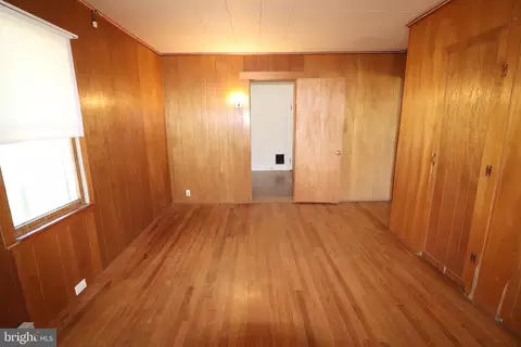 Bedroom - 634 E 28th Division Hwy, Lititz, PA 17543 photo 3 of 4