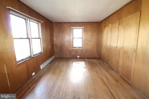 Bedroom - 634 E 28th Division Hwy, Lititz, PA 17543 photo 2 of 4