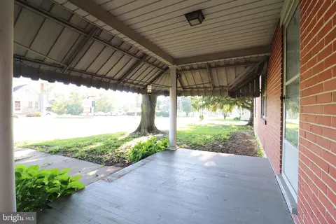 Exterior - 634 E 28th Division Hwy, Lititz, PA 17543 photo 4 of 5