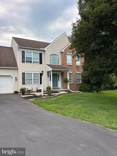 16 Hemlock Dr, Lancaster, PA 17602