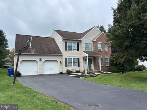 16 Hemlock Dr, Lancaster, PA 17602