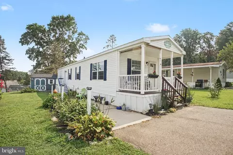204 Maple Ln, New Providence, PA 17560