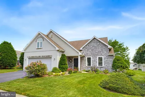 821 Cambridge Dr, Manheim, PA 17545