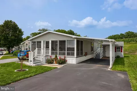 12 Ridgewood Mnr, Manheim, PA 17545