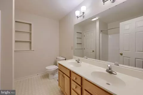 Bath - 348 Squire Ln, Lititz, PA 17543 photo 3 of 6